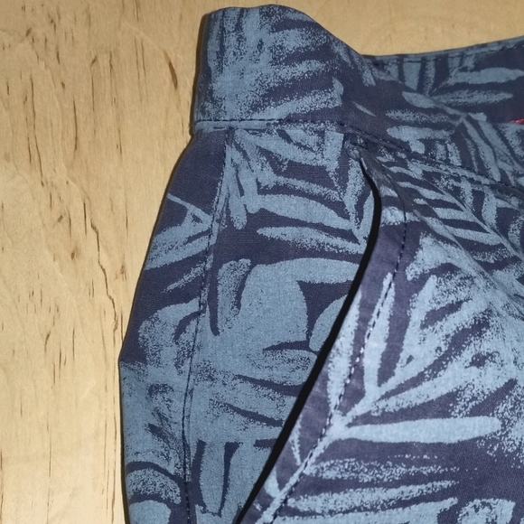 Men's: Gap KHAKIS Hawaiian Print Shorts - Picture 7 of 11